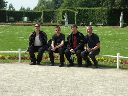 Wie die H&uuml;hner auf der Stange