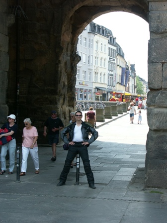 vor der Porta Nigra ist noch ein Sitzplatz frei